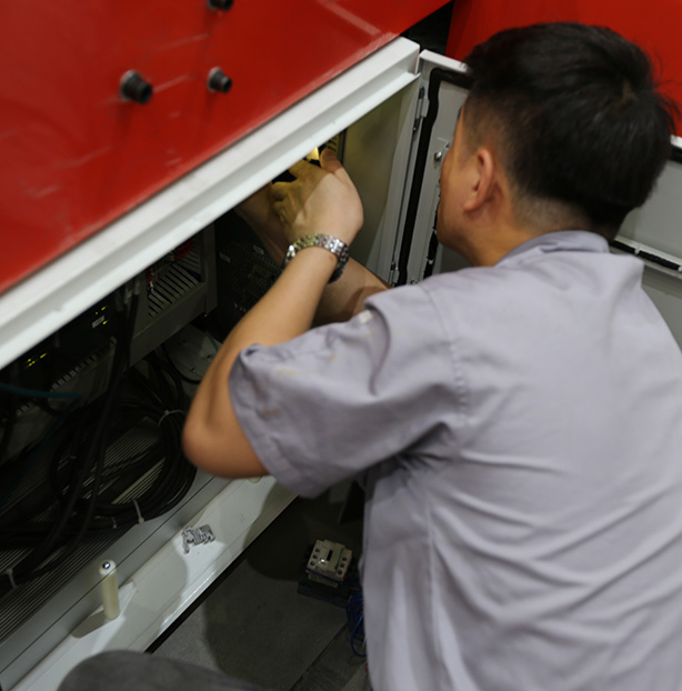 Réparation et entretien de la machine de décoration métallique